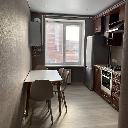Apartpoltava Двокімнатні Апартаменти З Джакузі Біля Листопаду Exteriör bild