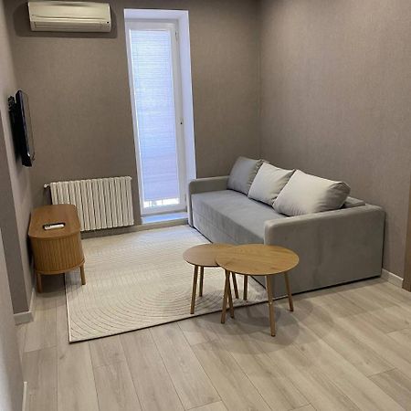 Apartpoltava Двокімнатні Апартаменти З Джакузі Біля Листопаду Exteriör bild