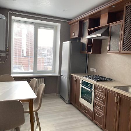 Apartpoltava Двокімнатні Апартаменти З Джакузі Біля Листопаду Exteriör bild
