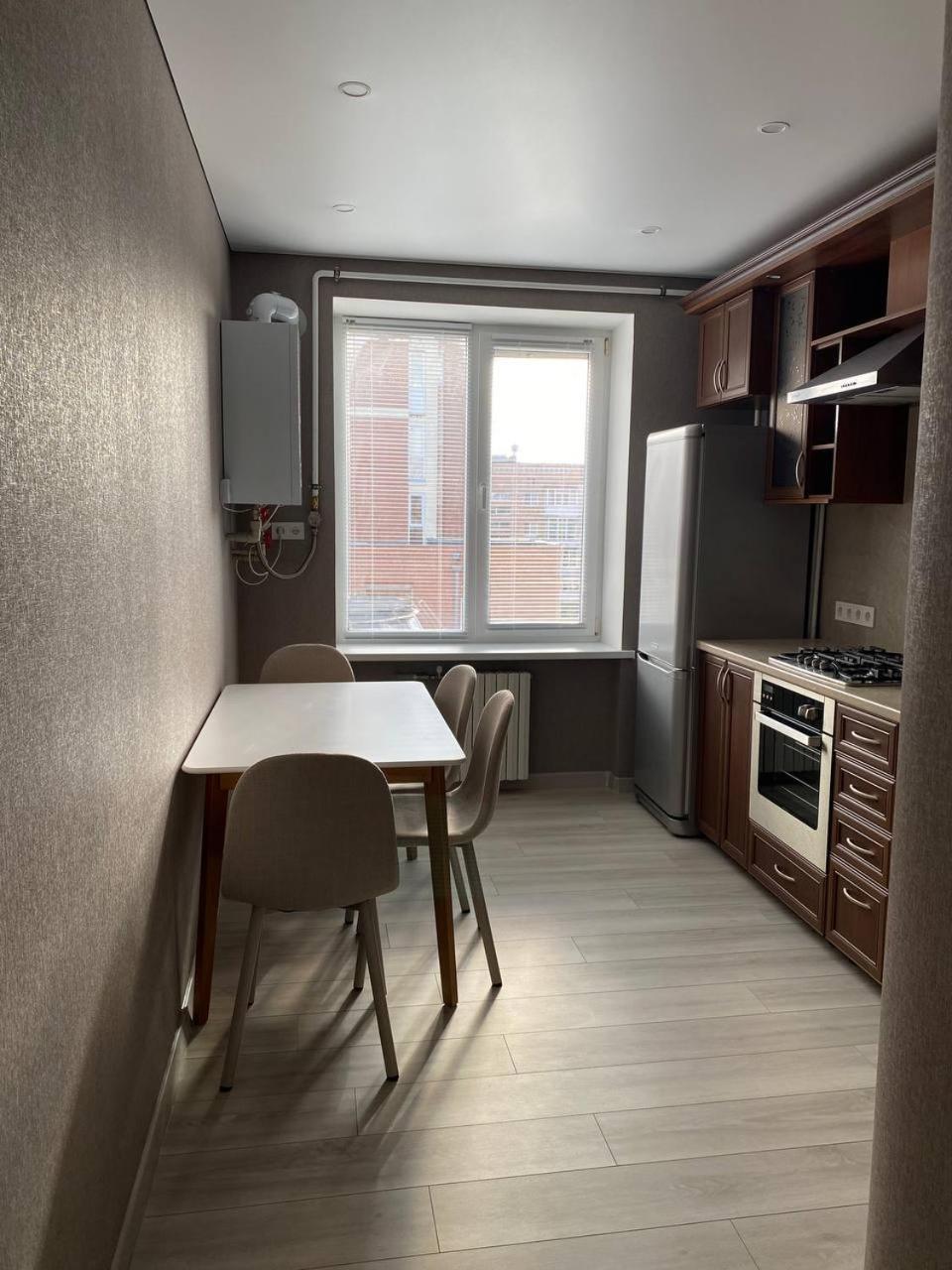 Apartpoltava Двокімнатні Апартаменти З Джакузі Біля Листопаду Exteriör bild