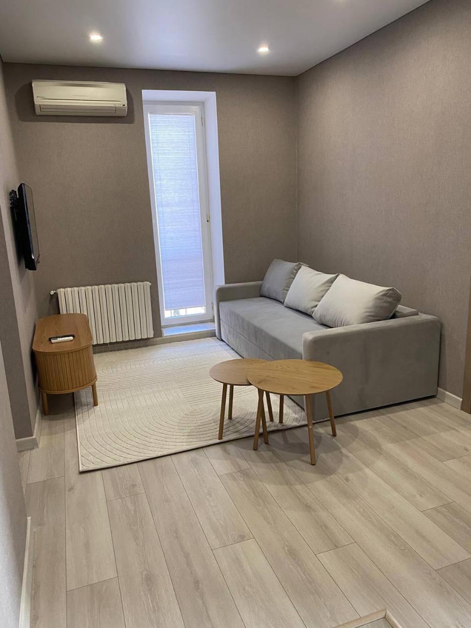 Apartpoltava Двокімнатні Апартаменти З Джакузі Біля Листопаду Exteriör bild