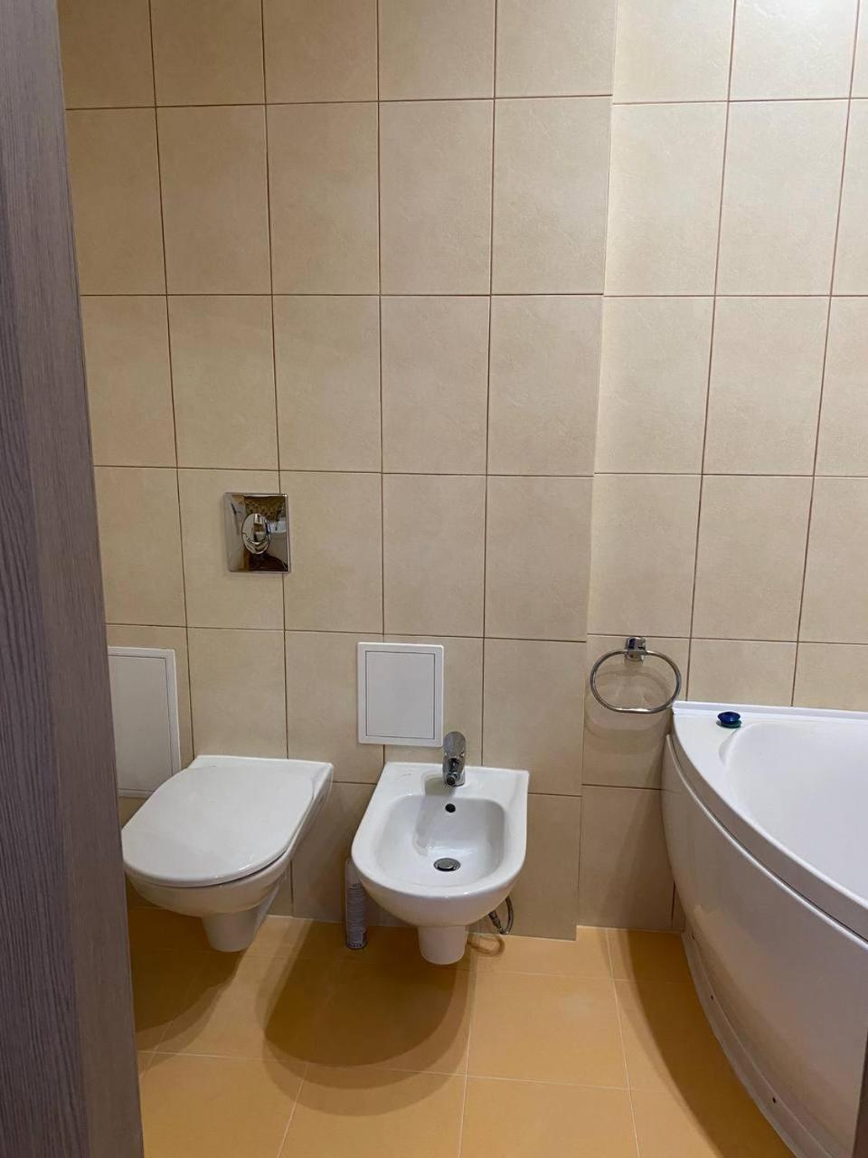 Apartpoltava Двокімнатні Апартаменти З Джакузі Біля Листопаду Exteriör bild
