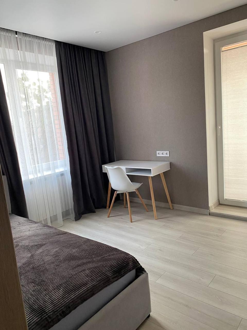 Apartpoltava Двокімнатні Апартаменти З Джакузі Біля Листопаду Exteriör bild