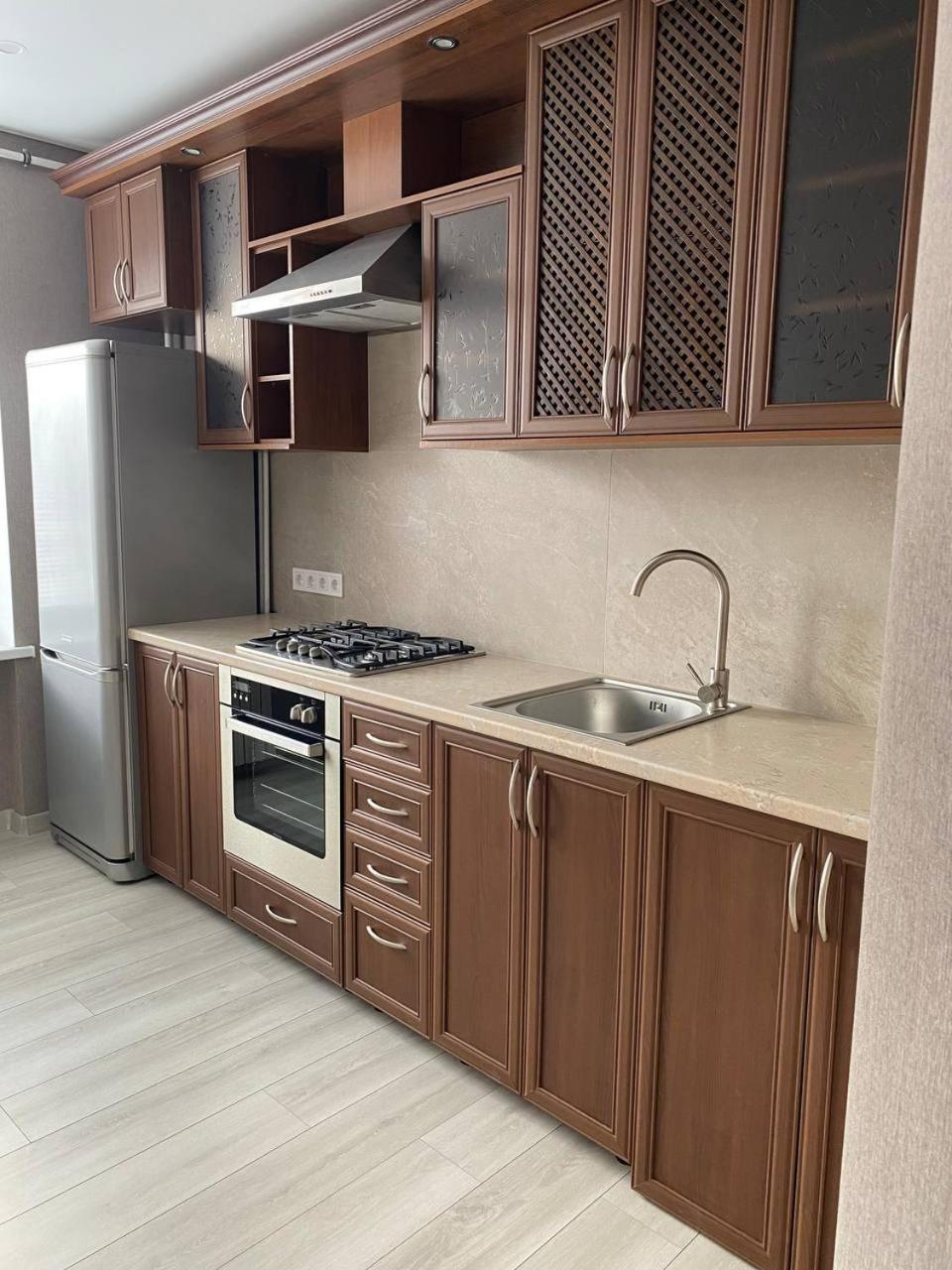 Apartpoltava Двокімнатні Апартаменти З Джакузі Біля Листопаду Exteriör bild