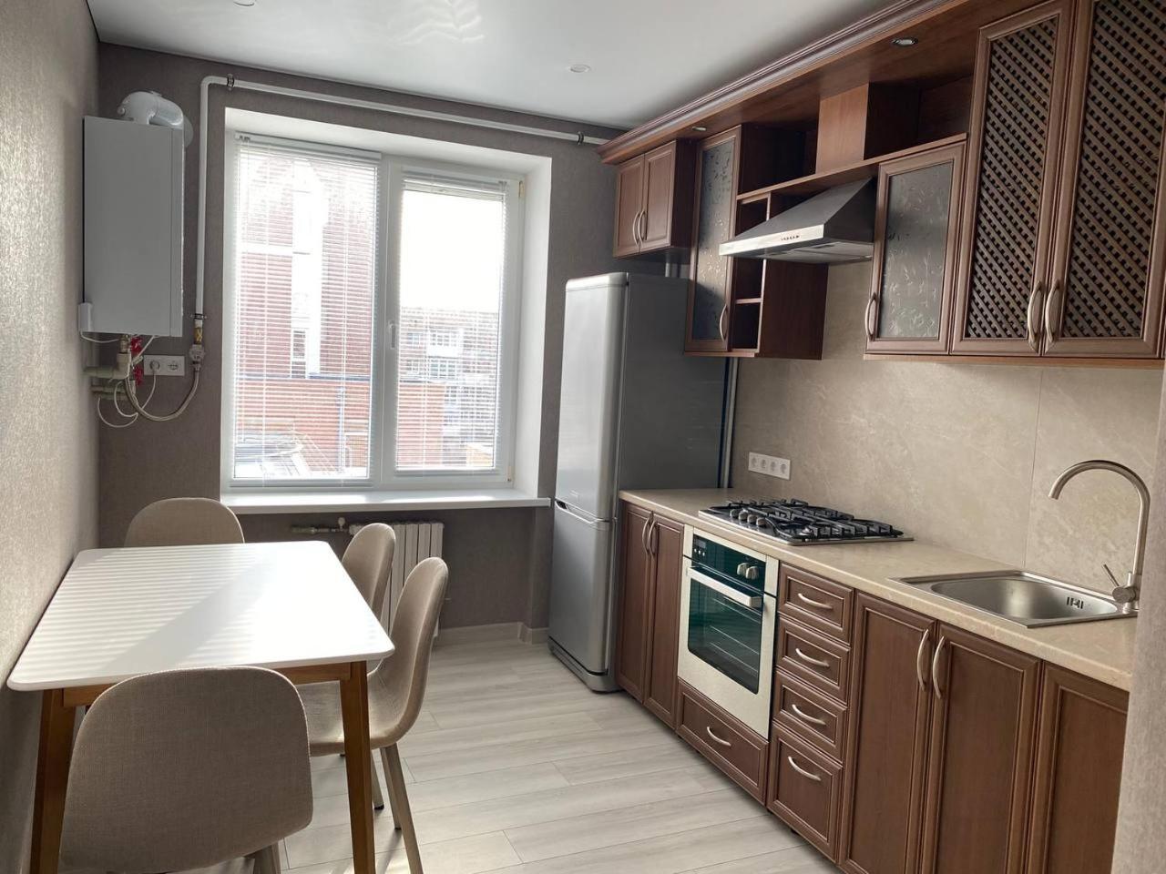 Apartpoltava Двокімнатні Апартаменти З Джакузі Біля Листопаду Exteriör bild