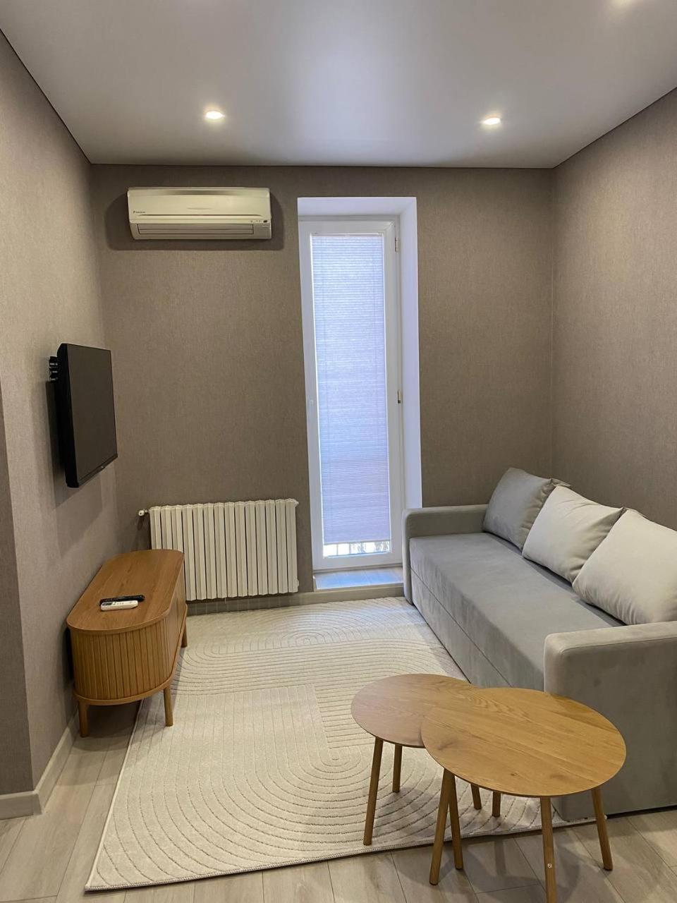 Apartpoltava Двокімнатні Апартаменти З Джакузі Біля Листопаду Exteriör bild