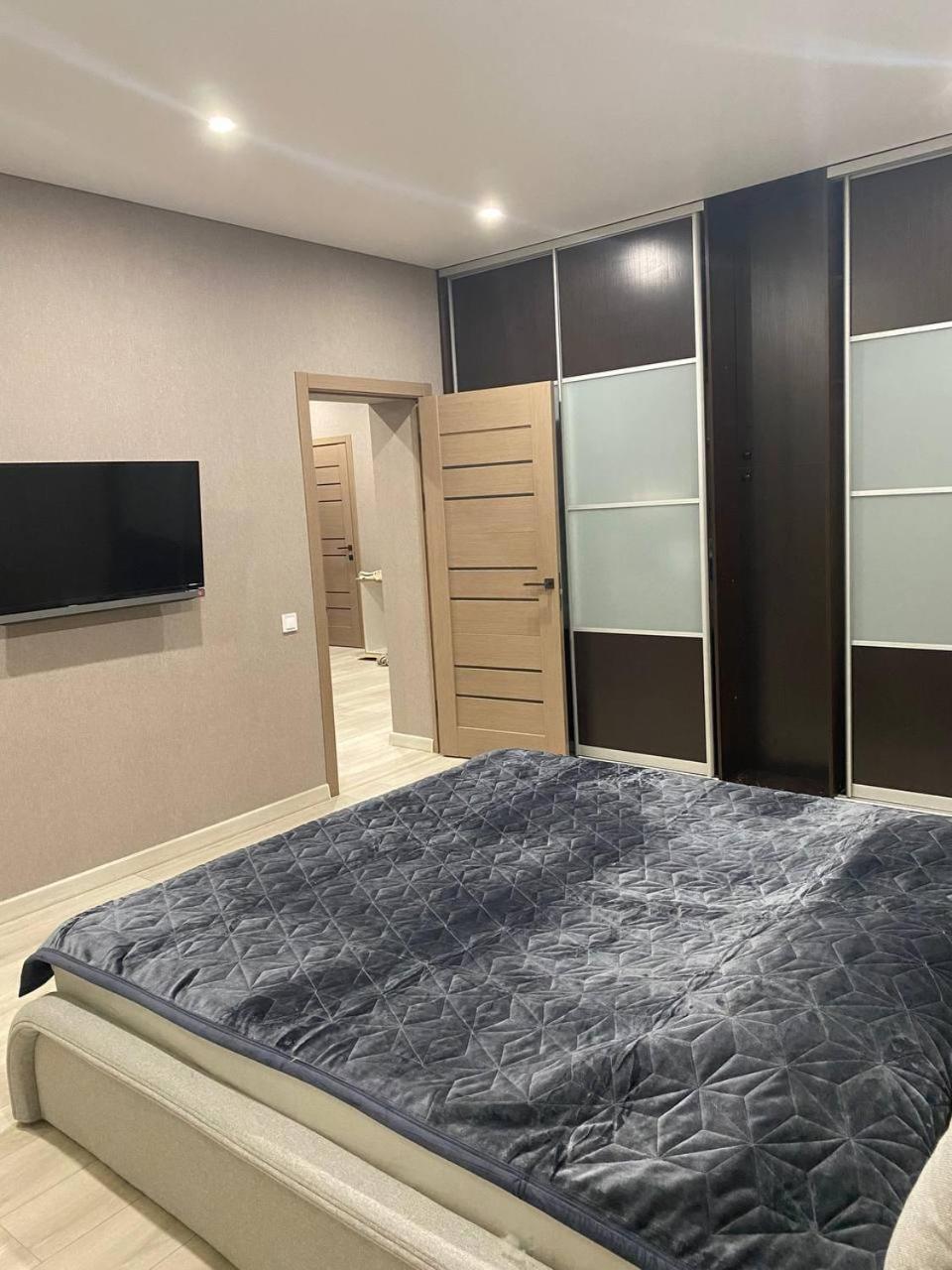 Apartpoltava Двокімнатні Апартаменти З Джакузі Біля Листопаду Exteriör bild